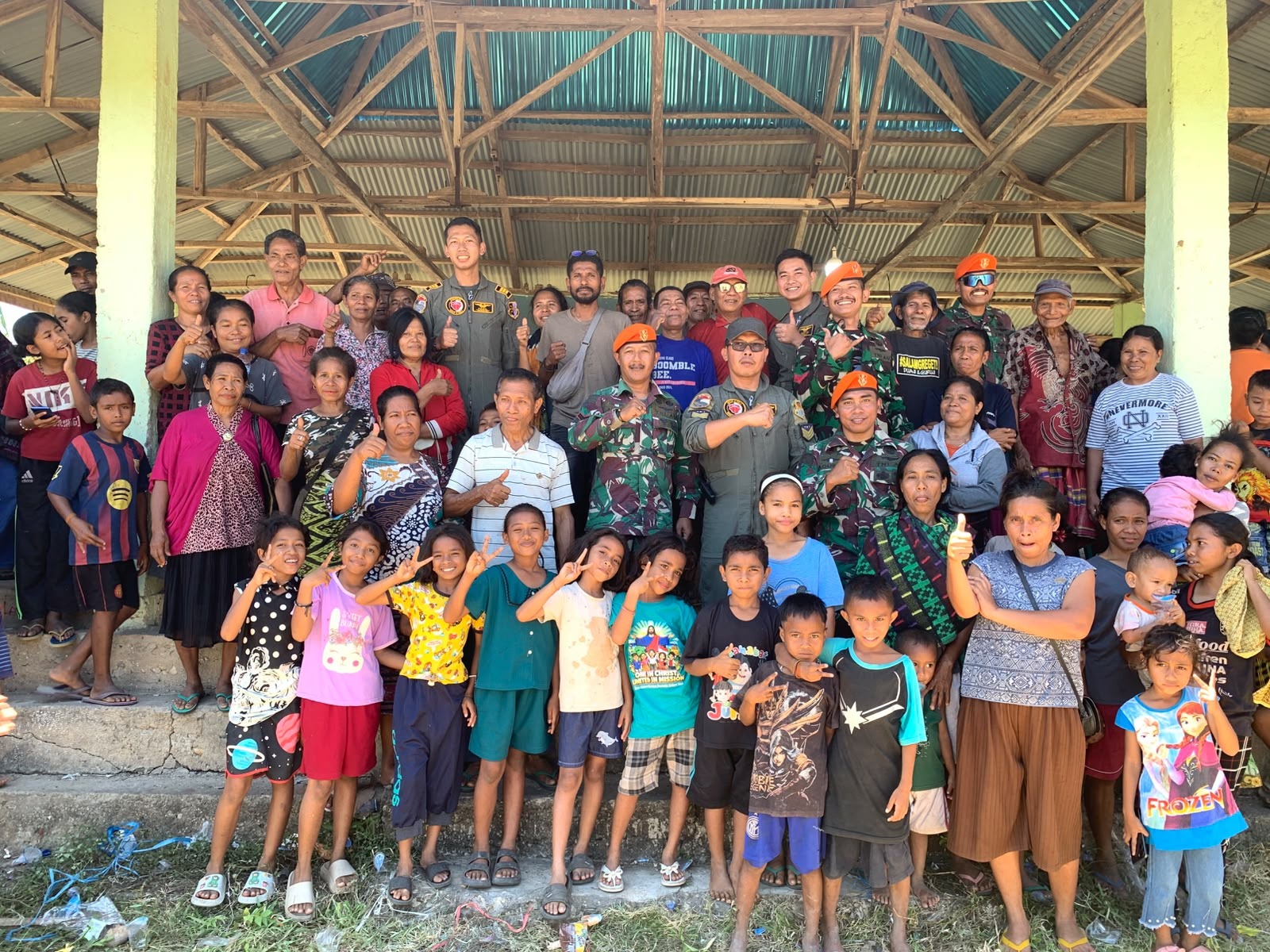 hari ke- 5 prajurit hanud pasgat terus Bergerak Bantu Evakuasi dan Salurkan Bantuan bagi Warga Terdampak Gempa di NTT